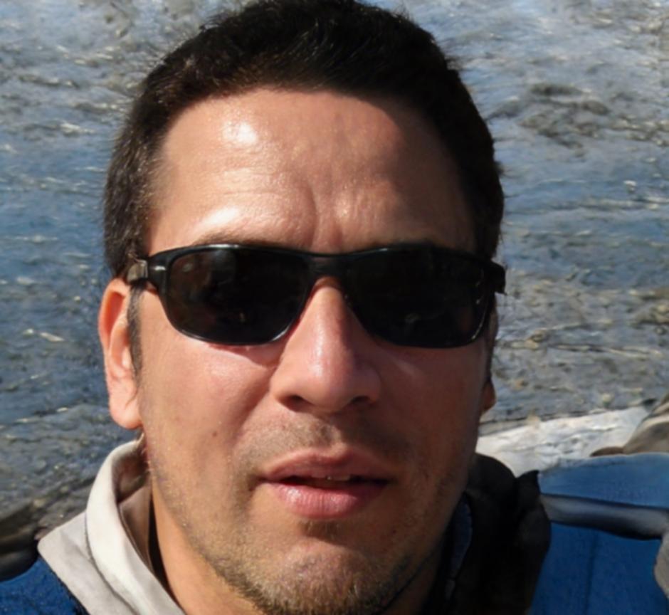Instructor especializado en finanzas corporativas
